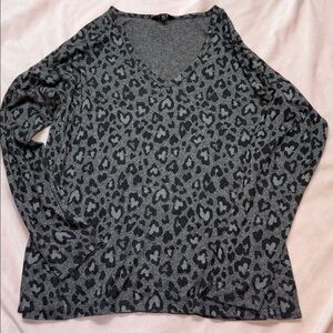 LUCKY BRAND Gray Leopard Print Long Sleeve V-Neck